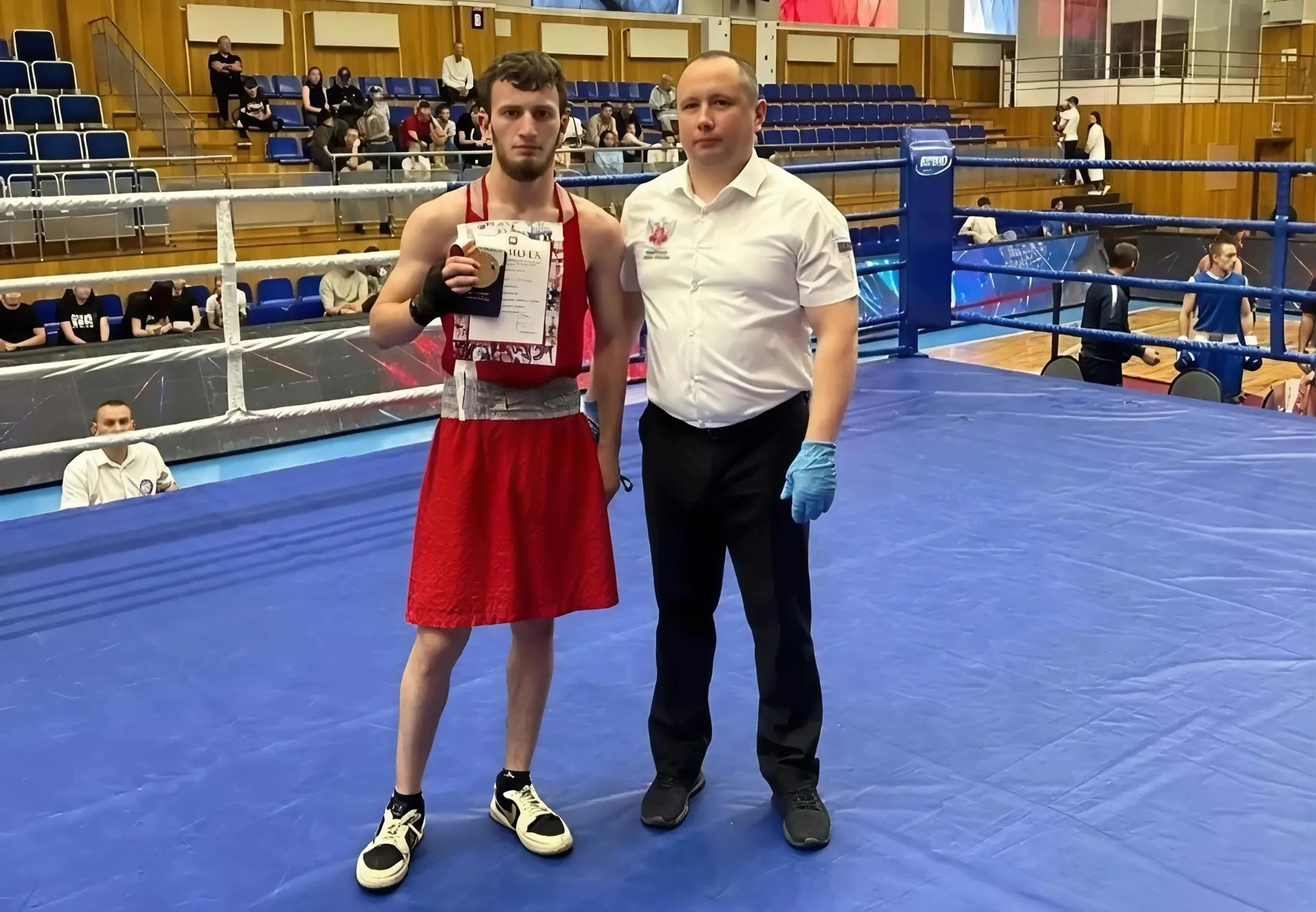 Ноябрьский боксёр - бронзовый призёр чемпионата Уральского федерального округа!

Вели Зейналов заним
