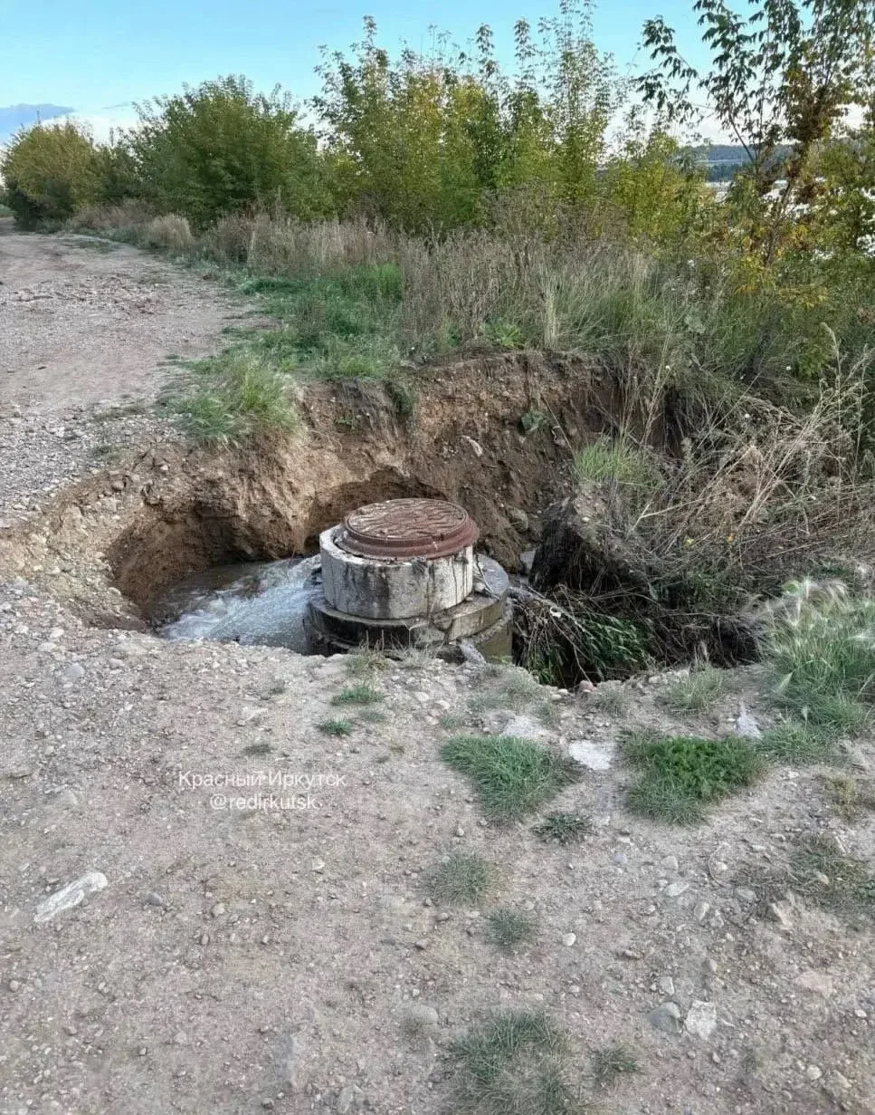 Нечистоты затапливают Верхнюю набережную в Иркутске