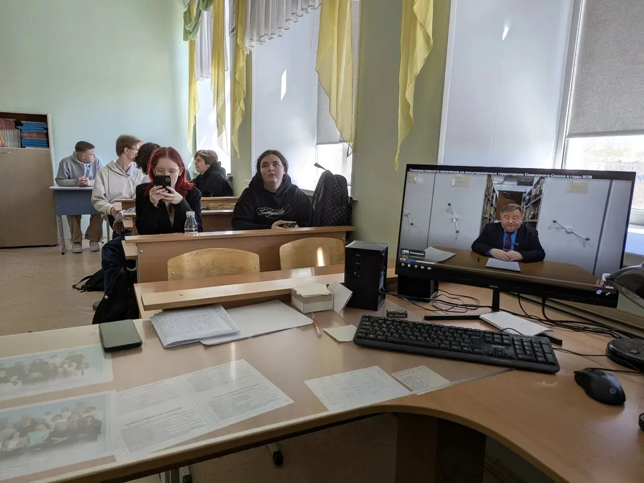 Сегодня ребята из 9д и 10б классов стали слушателями важной и тяжёлой лекции на тему: «Геноцид мирно