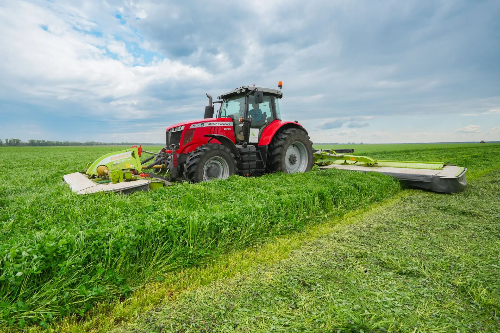 Сезон кормозаготовки в Агропромкомплектации: первый укос, а план уже позади🌱

Завершился первый уко