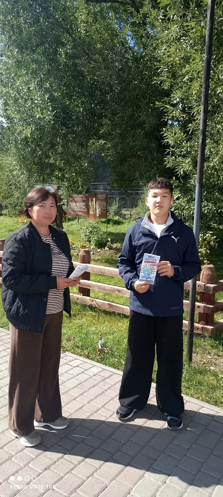 «Мы против террора!»: Шебалинская районная библиотека провела акцию в рамках Дня солида...