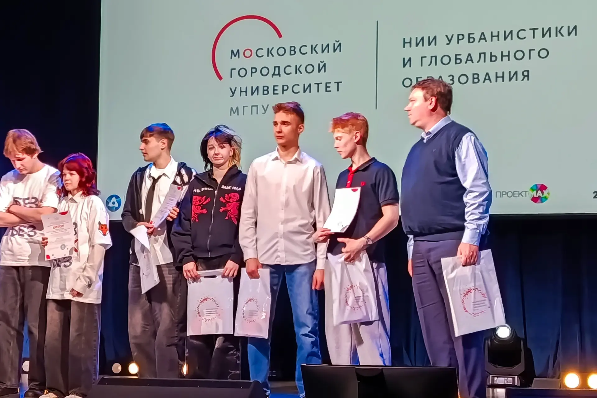 🎉 Полный триумф в ВШЭ  В Высшей Школе Экономики прошла защита проектов «Школы Реальных Дел», и наши 