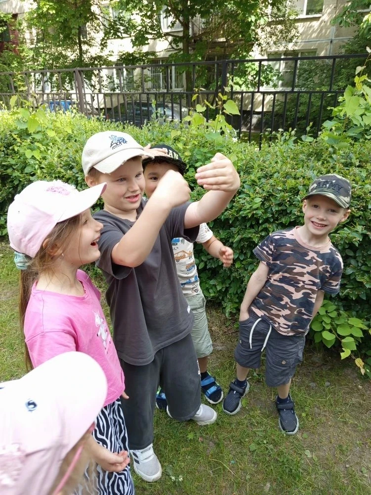 Юные исследователи на экологической тропе! 🌿

На этой неделе ребята старшей группы отправились в на