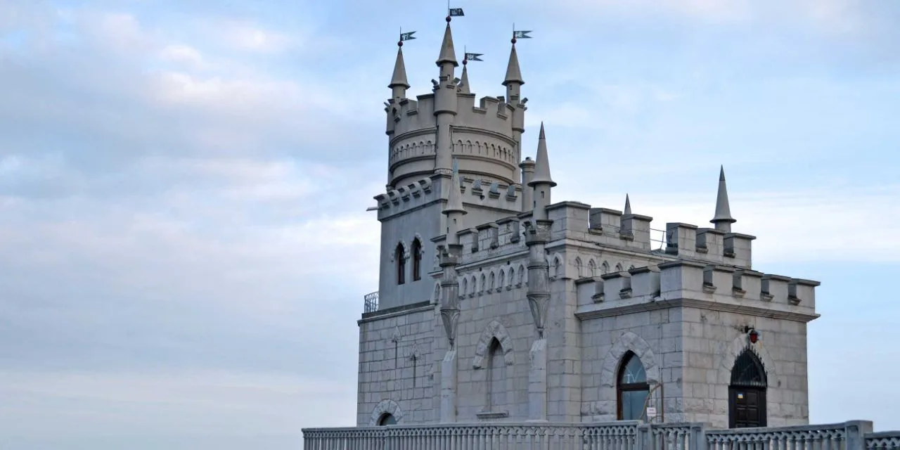 🏰Визитная карточка Крыма — замок «Ласточкино гнездо»