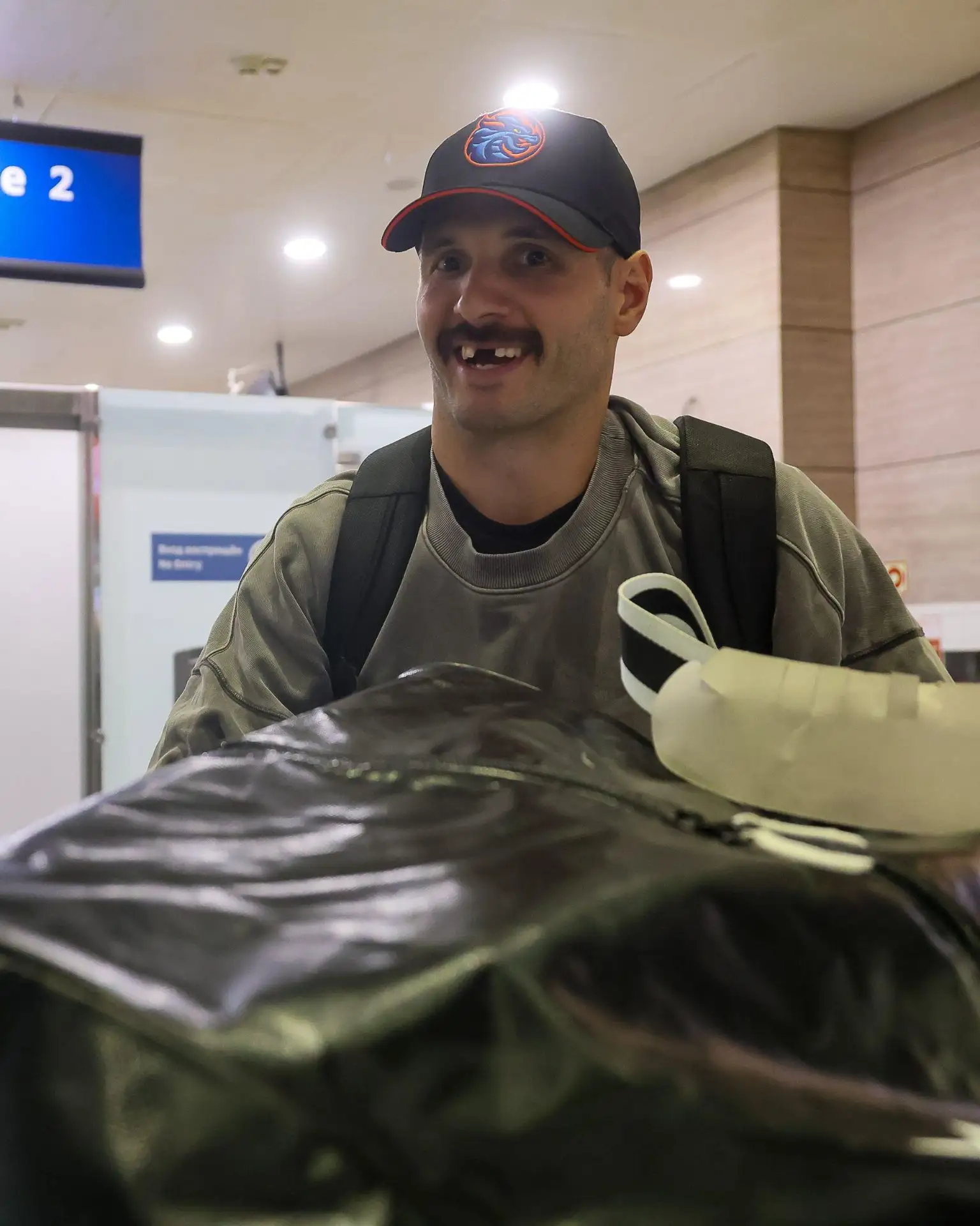 +1 чех в КХЛ 🇨🇿

Мартин Фрк прибыл в Санкт-Петербург и присоединился к «Драконам».
