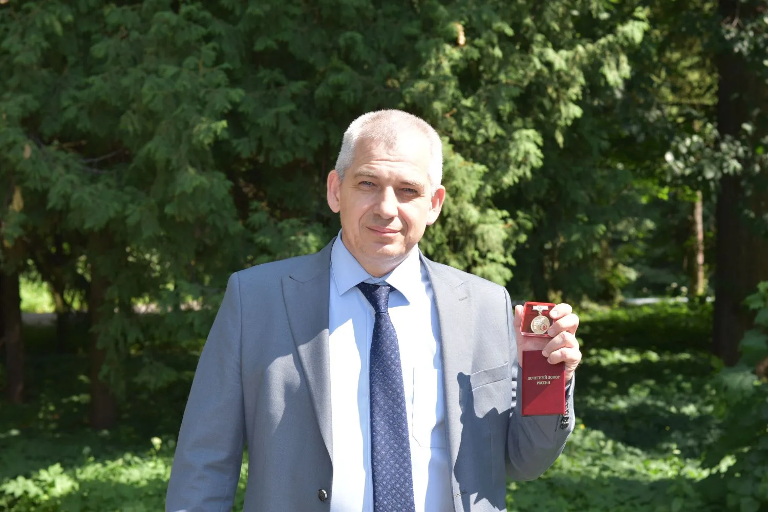 🍃Специалисту Университетской клиники КФУ вручили знак «Почетный донор России» в преддверии Всемирно