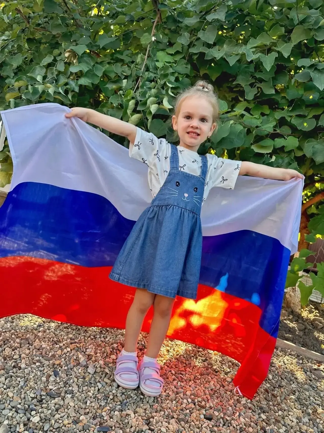 Агата Волобуева поздравляет всех с праздником
