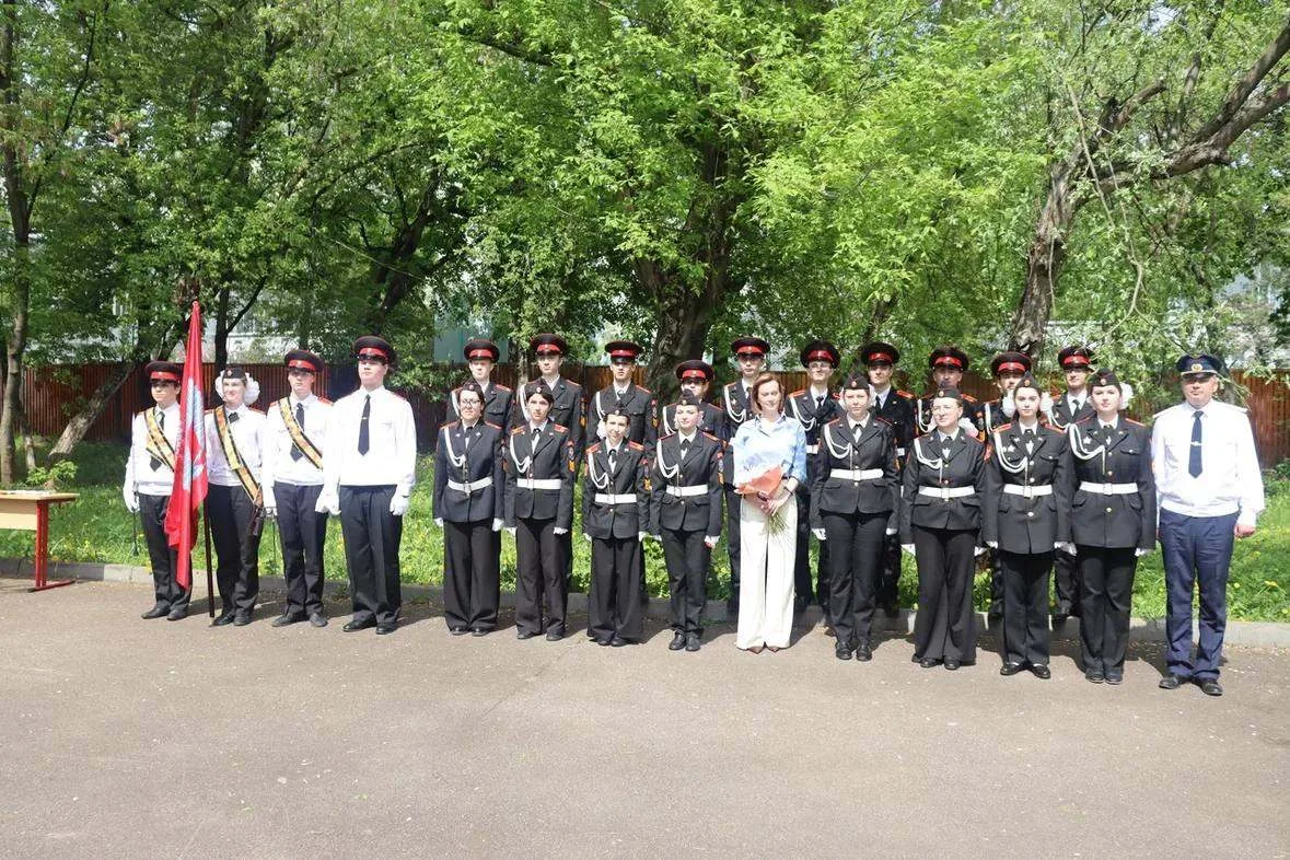 ✨ В нашей школе в мае прошла торжественная церемония прощания с флагом, ставшая важным событием в жи