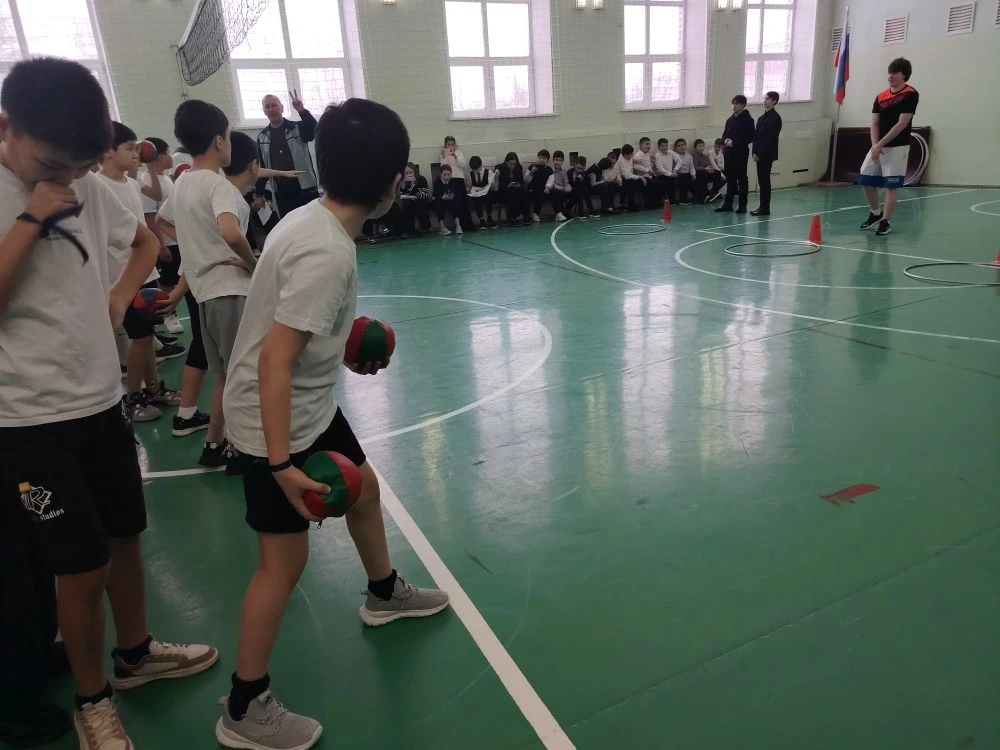 💪🇷🇺Сегодня в нашей школе прошла спортивная эстафета  «Этнические игры» среди учащихся 5-х классов в 