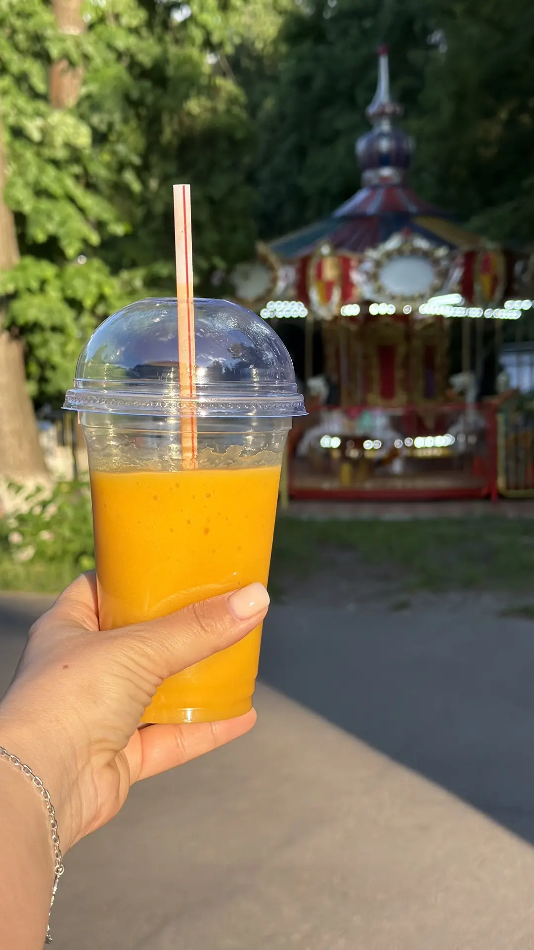Весело покормили комаров вчера в парке🤣 Дениска сейчас так мало получает нашего внимания (( Стройка