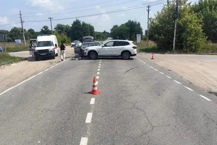ДТП в Усманском округе: пострадали пятеро, среди них подросток 🚗💥

В Усманском округе столкнулись 