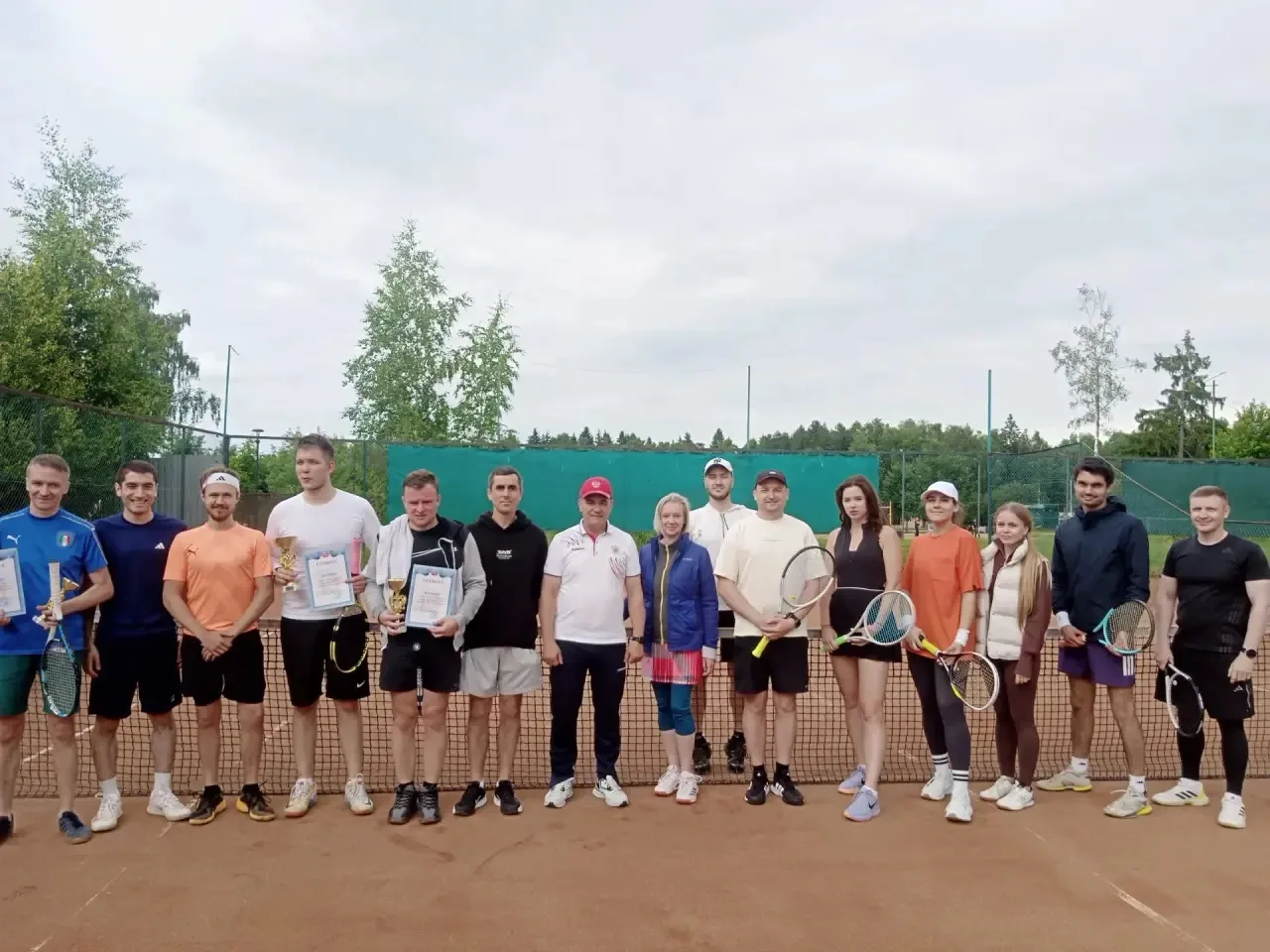 🎾 14 июня состоялся Городской турнир по теннису, посвященный Дню России. 

И опытные игроки, и юные