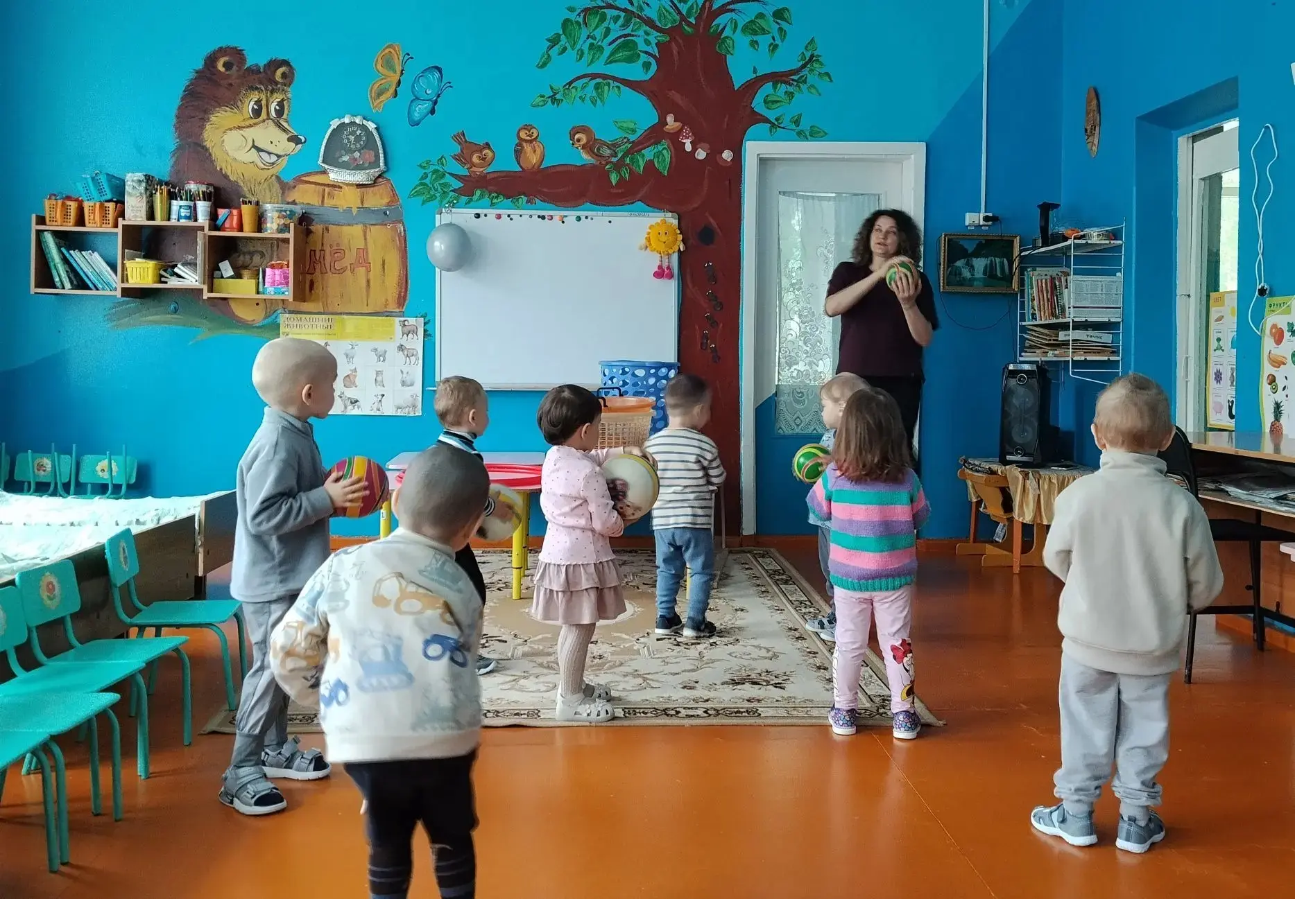Сегодня в младшей группе прошло веселое празвлечение— "Мой весёлый, звонкий мяч!" Это м...