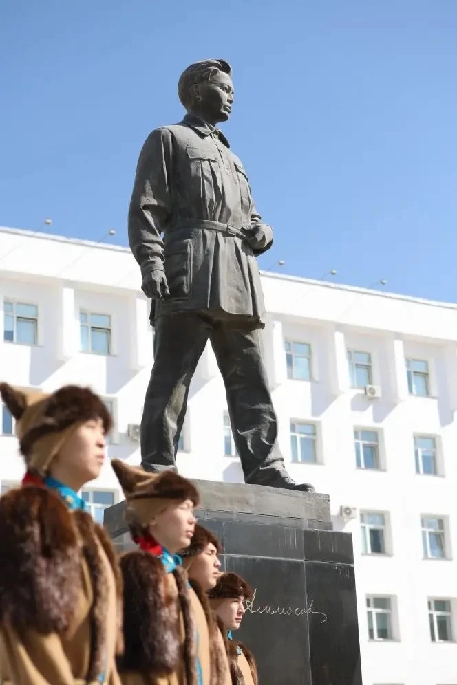 Күндү Сахабыт Сирин бука бары олохтоохторун бүгүҥҥү бэлиэ күнүнэн ис сүрэхпиттэн итиити...
