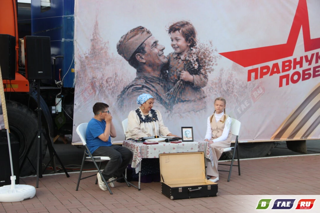 Вчера вечером площадка у светомузыкального фонтана стала центром притяжения для всего Гая. Даже пого