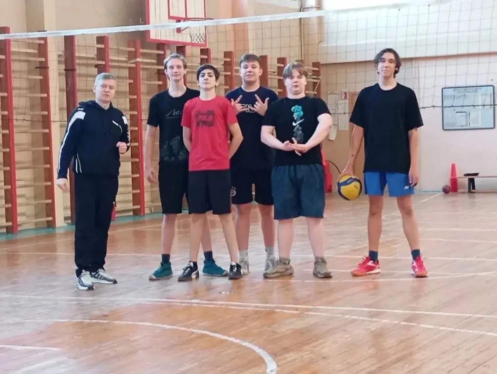 Каникулы — отличное время для активного отдыха, и мы рады, что школьный спортивный зал продолжает об