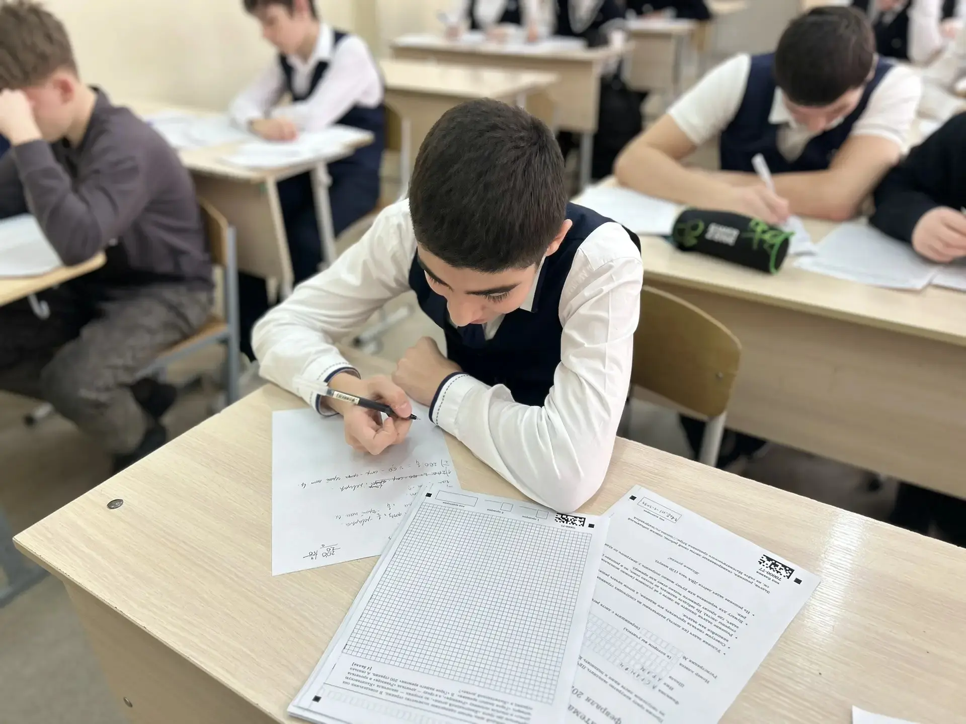 📐 Интеллектуальная битва умов📐   22 февраля в стенах нашей школы царила особая атмосфера — здесь сос