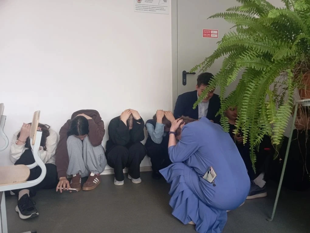 🚨 В нашей школе прошли учения по борьбе с терроризмом! 🛑👮‍♂️ Это важное мероприятие,...