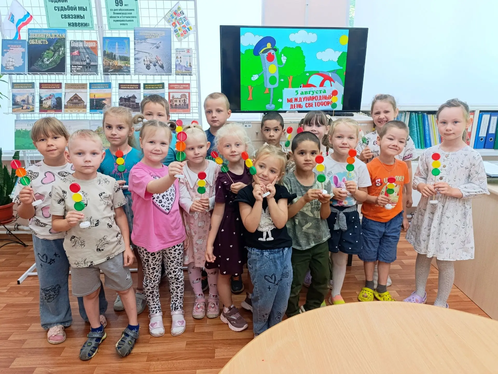 Наш дружный детский сад побывал в гостях у Сяськелевской библиотеки! 🏫📚