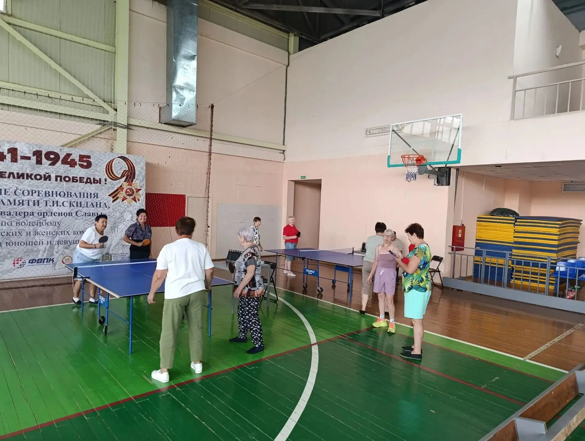 🎉 Сегодня в Спортивном центре прошли два турнира, посвящённые Дню флага России! 🇷🇺