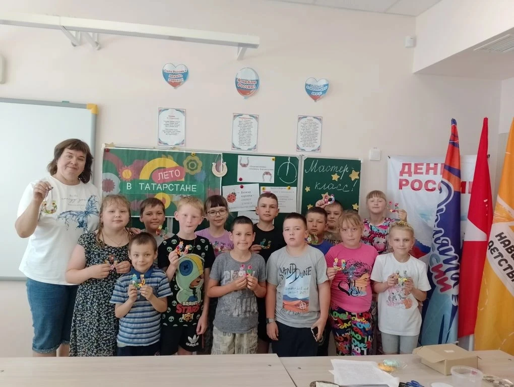 В  лагере «Маленькая страна» прошел творческий день, посвященный семейным ценностям.

В нашем пришко