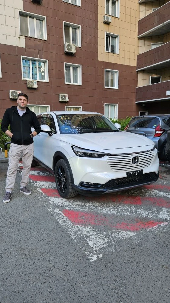 Доставка автомобиля до двери 🫡

Забрали шикарный Vezel, в состоянии нового авто,  и сразу же привез