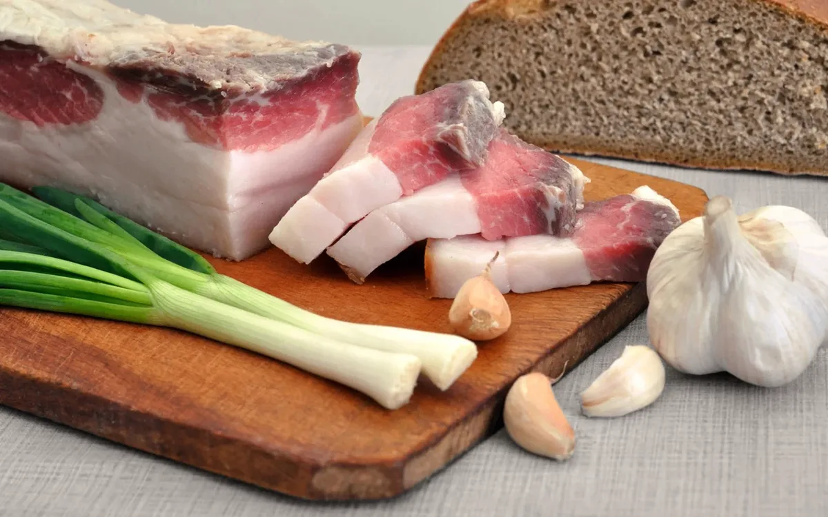 🥓 Сало при диабете: вкусная традиция или скрытая угроза?
