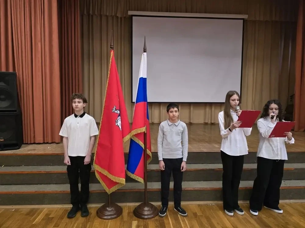 🇷🇺Начинаем неделю с поднятия Государственного флага Российской Федерации!  Эта неделя будет насыщенн