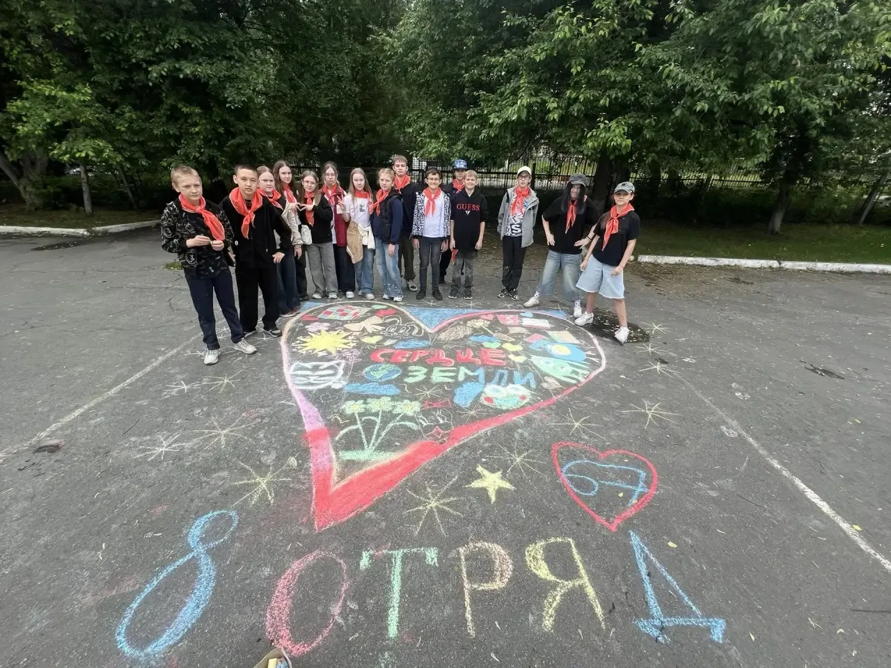 🎨 Наши шедевры на асфальте! 🖍️
