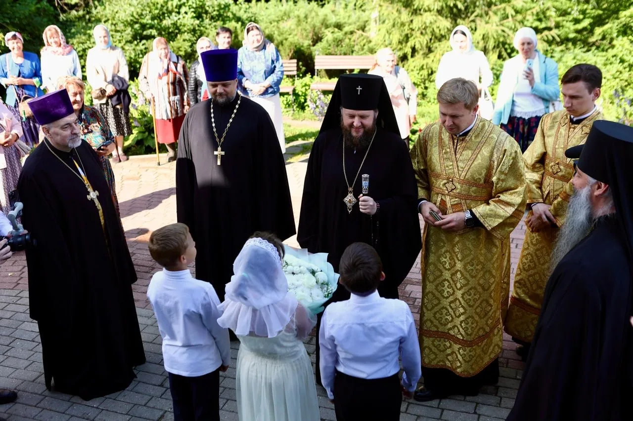 Сегодня Православная Церковь чтит Рождество честного славного Пророка, Предтечи и Крест...