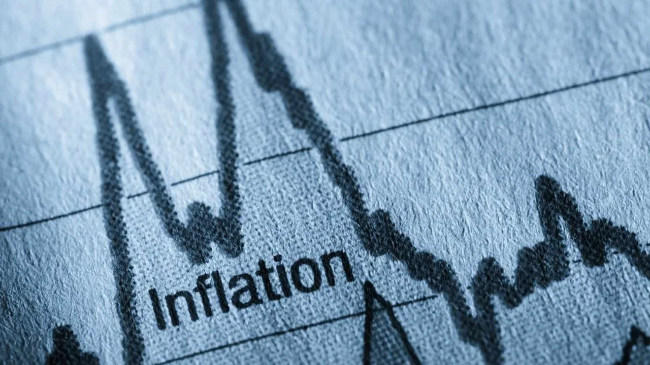 Инфляция ускоряется, экономика охлаждается