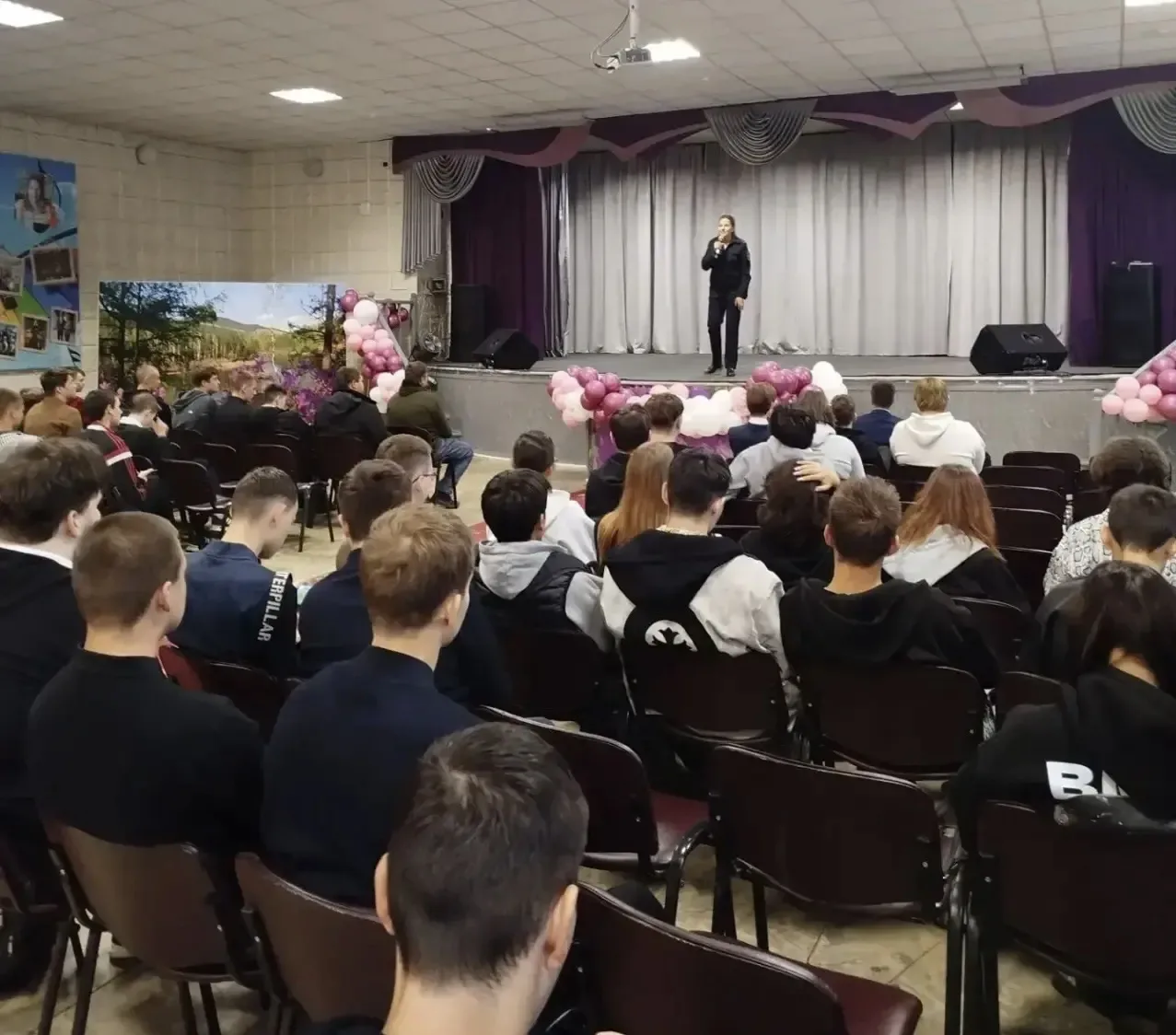 Формула безопасности: в Чите сотрудники наркоконтроля провели профилактическую беседу с...