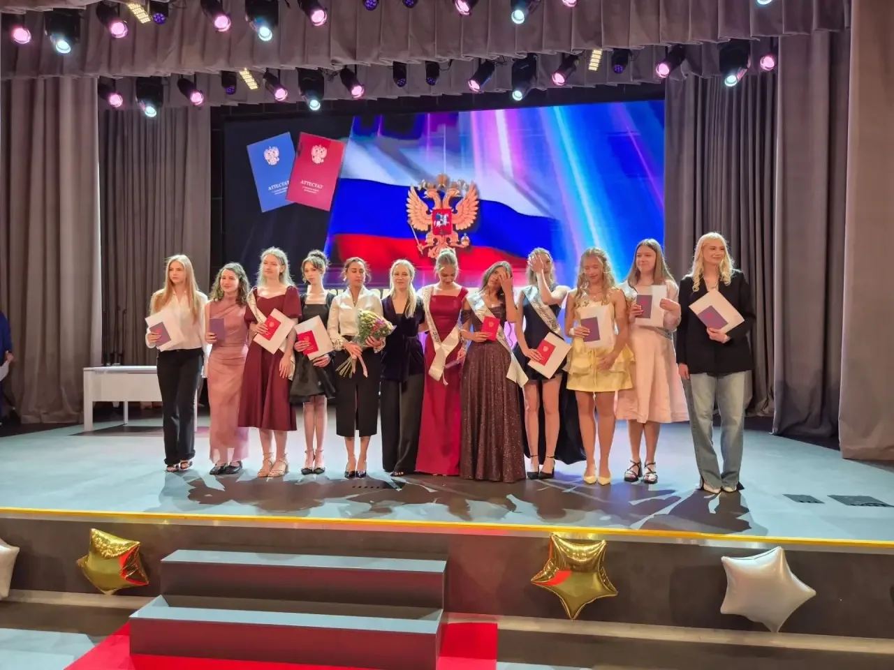 Сегодня в МБОУ ОЦ «БАГРАТИОН» прошла торжественная церемония вручения аттестатов об основном общем о