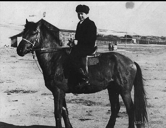 К 100-летию Оловяннинского района 
Колхозные части Красной армии и при чем тут режиссер Леонид Гайда
