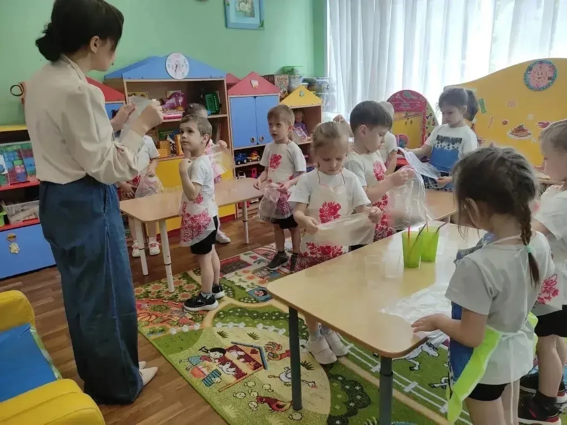 ДО | Родничок

В средней группе «Одуванчики» прошло тематическое занятие «Мы маленькие исследователи