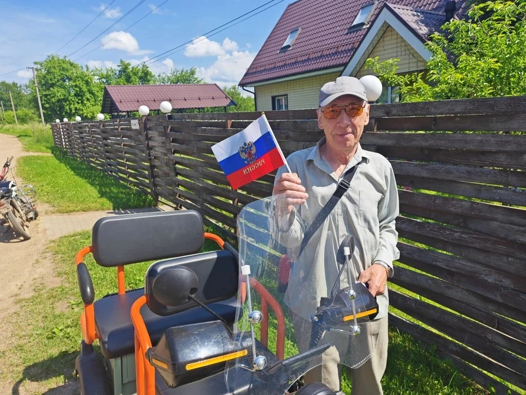 Шары, ленточки и детский смех в Дубровской акции ко Дню России.