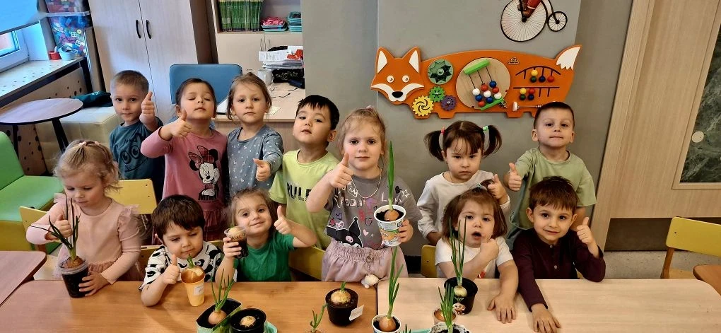 Огород на подоконнике: от луковицы до зелёного пера!  Воспитанники из дошкольного отделения «Хоровод