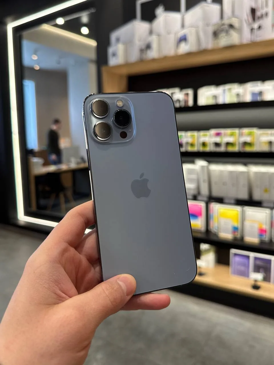 Гигант с большой памятью🔥

📱iPhone 13 Pro Max, Sierra Blue 

Память: 512GB 

Аккумулятор: 83% 

Це