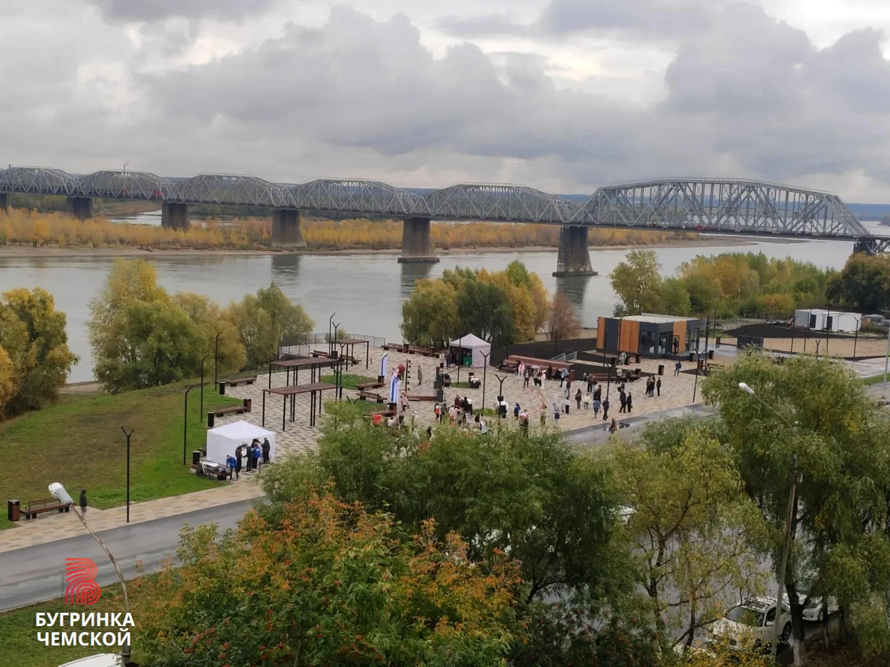 В парке "Чемской берег" артисты уже готовятся к открытию.