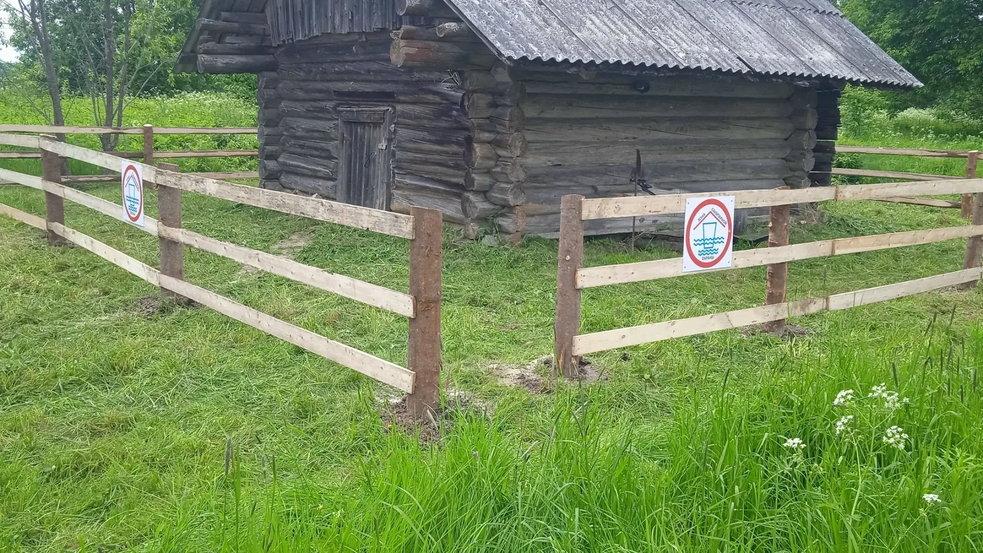 💦 Команда Водоканал-Тарнога занята важным делом: провели работы по планировке территории 1 пояса ЗС