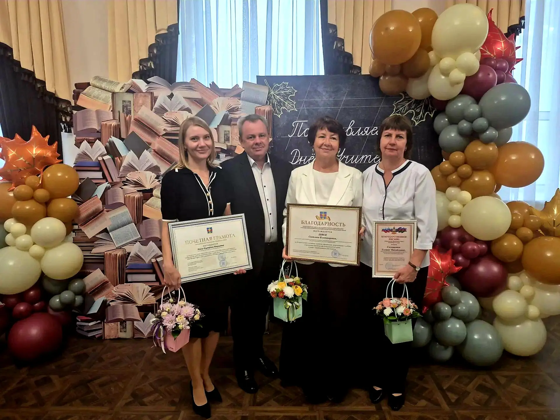 🎉Поздравляем наших учителей с наградами!