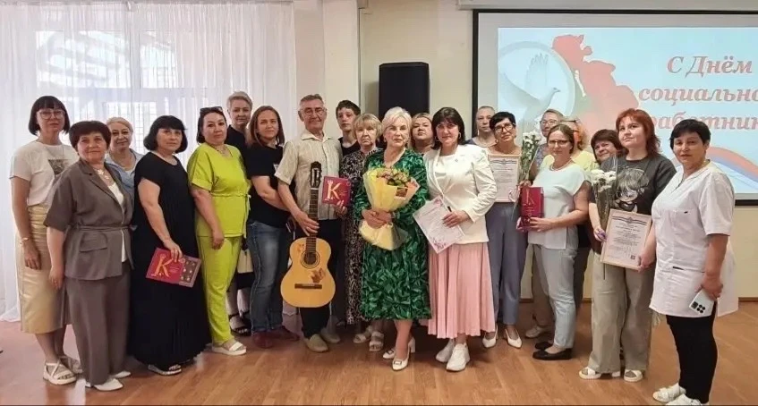 ❤️С праздником тех, кто дарит заботу!