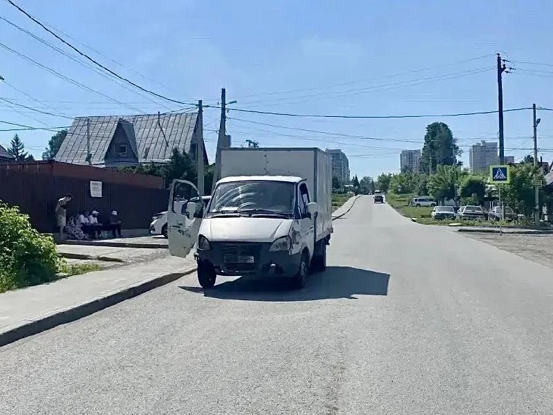 8-летний мальчик попал под колёсами ГАЗели утром на улице Коминтерна в Новосибирска 
 
За рулем был 