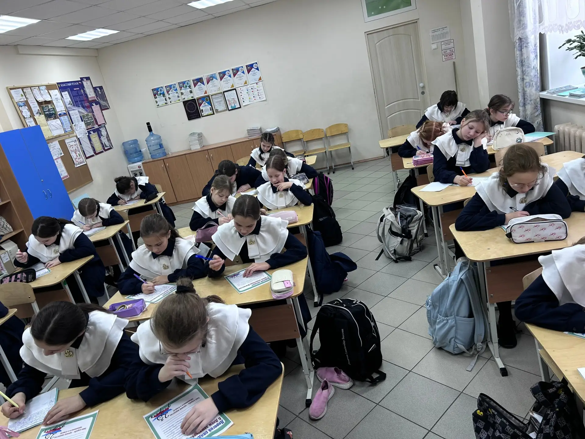 Новости классов!  ✉️Девушки 5 «Я» и 6 «Я» классов традиционного воспитания приняли участие во всерос