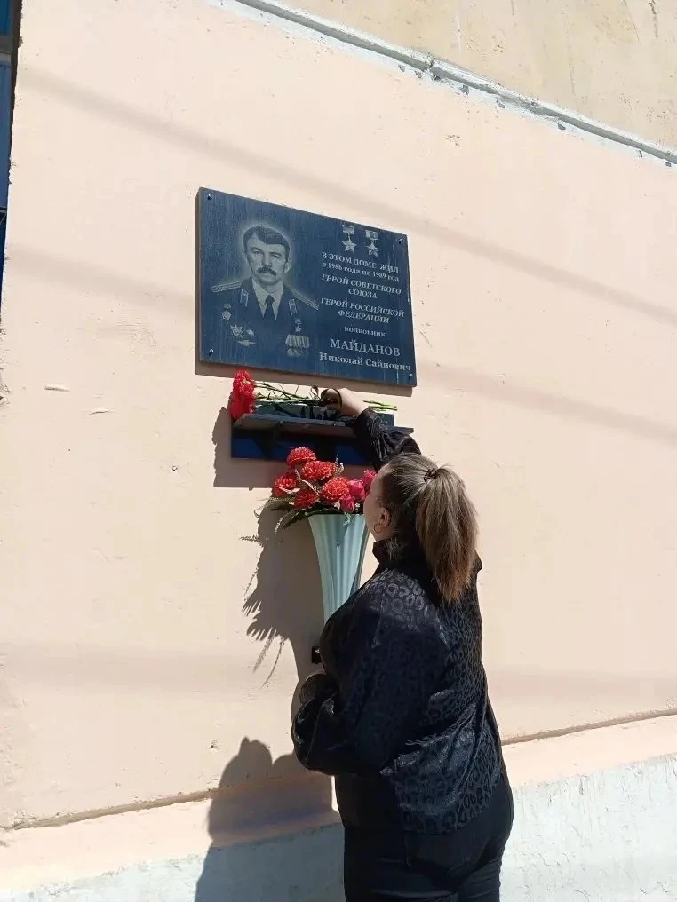 🌺Возложение цветов погибшим солдатам в Великую Отечественную войну и Специальную военную операцию Мо