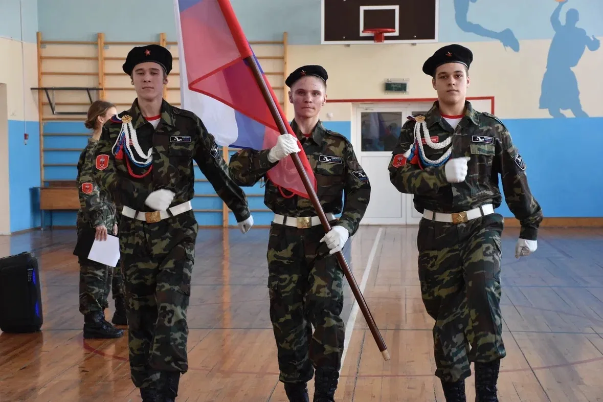 В школе прошел отборочный этап военно-патриотической игры «Зарница 2.0» 🇷🇺  Наши ребята состязались 