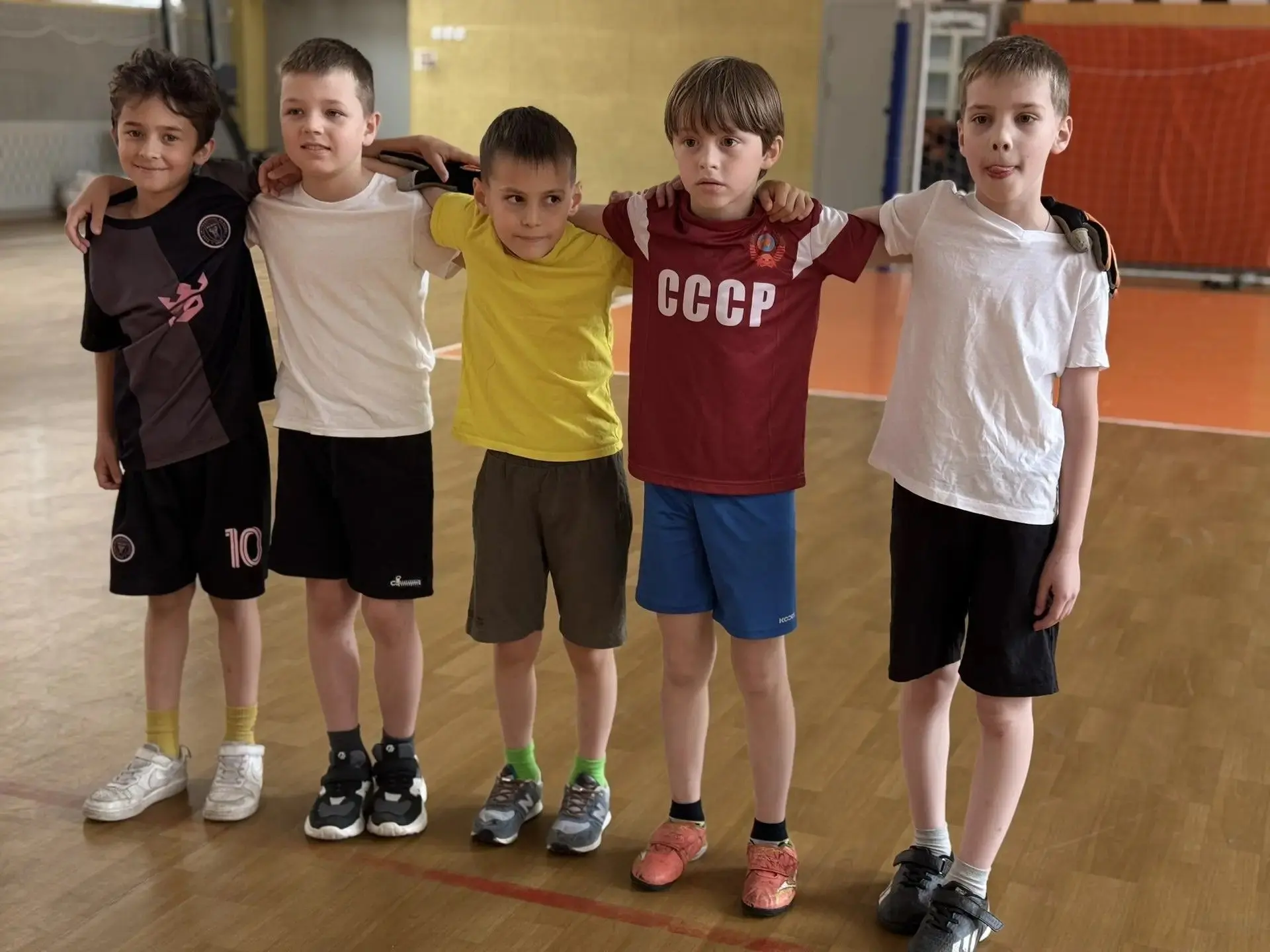 ⚽ Футбольный турнир в "Школе капитанов"! ⚽

Сегодня в спортивном зале царила невероятная атмосфера: 