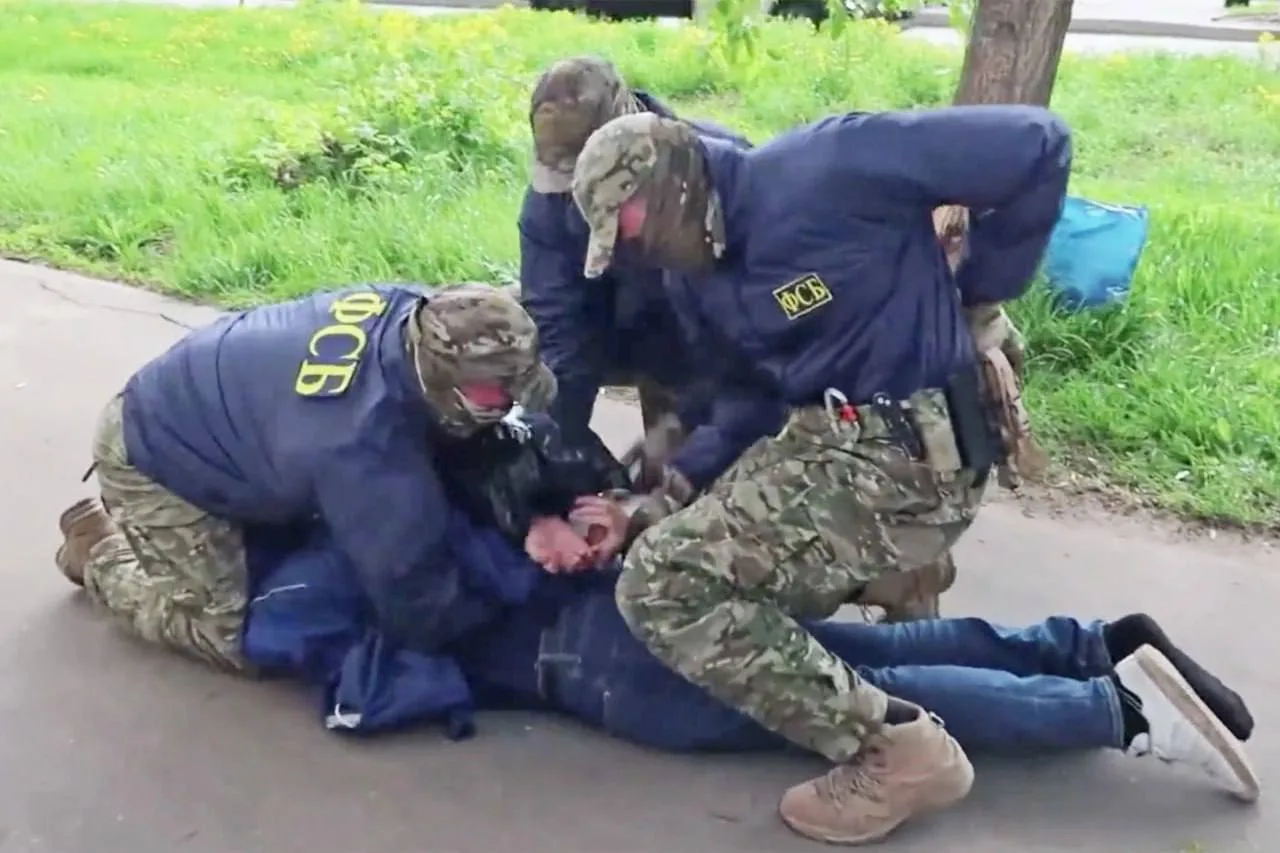 18-летнего жителя Ростовской области заподозрили в подготовке убийства российских военн...