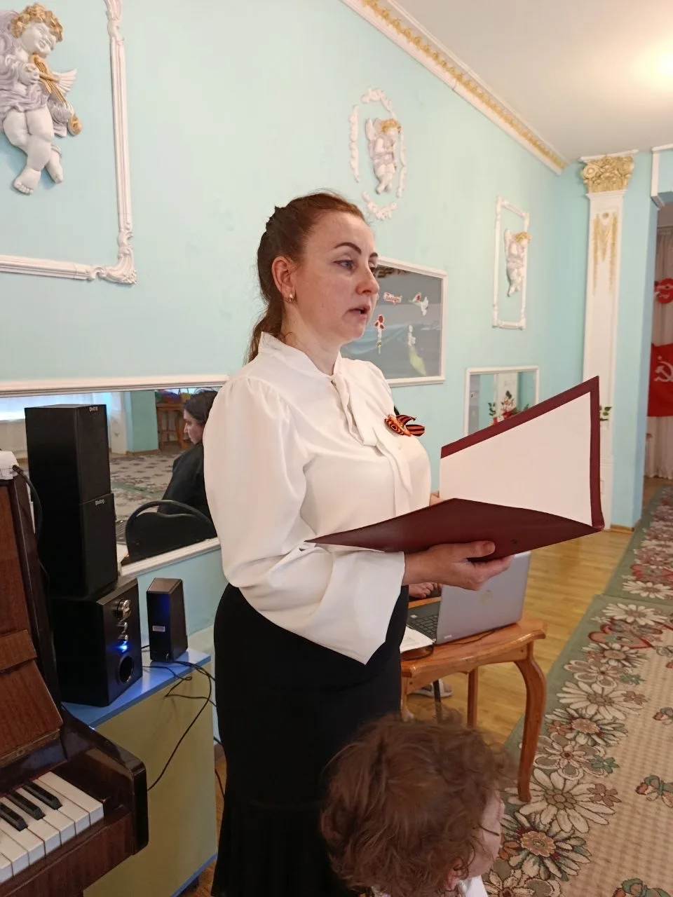 🎗️ День Победы в Корпусе 5: танец под «Синий платочек» и минута молчания  В группах 13, 14, 20, 21 п