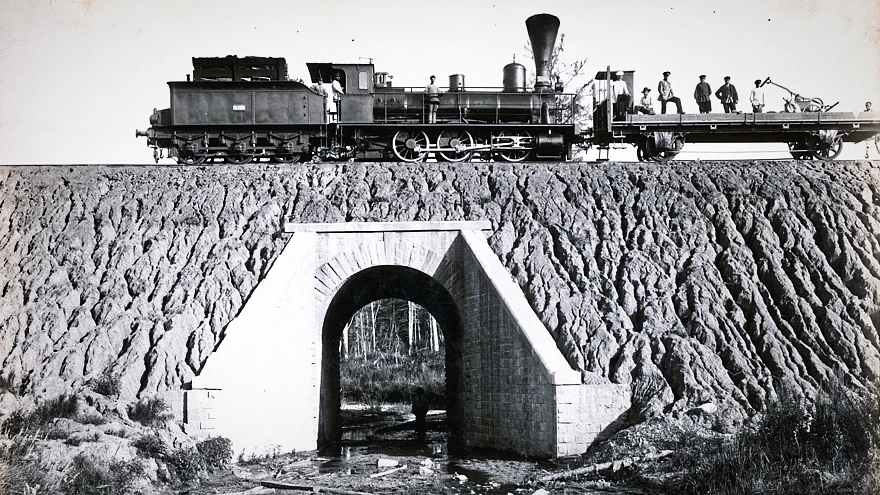 День железнодорожника: как стальная магистраль изменила Хабаровск 🚂🏛️

🎉🎈Ежегодно в первое воскр